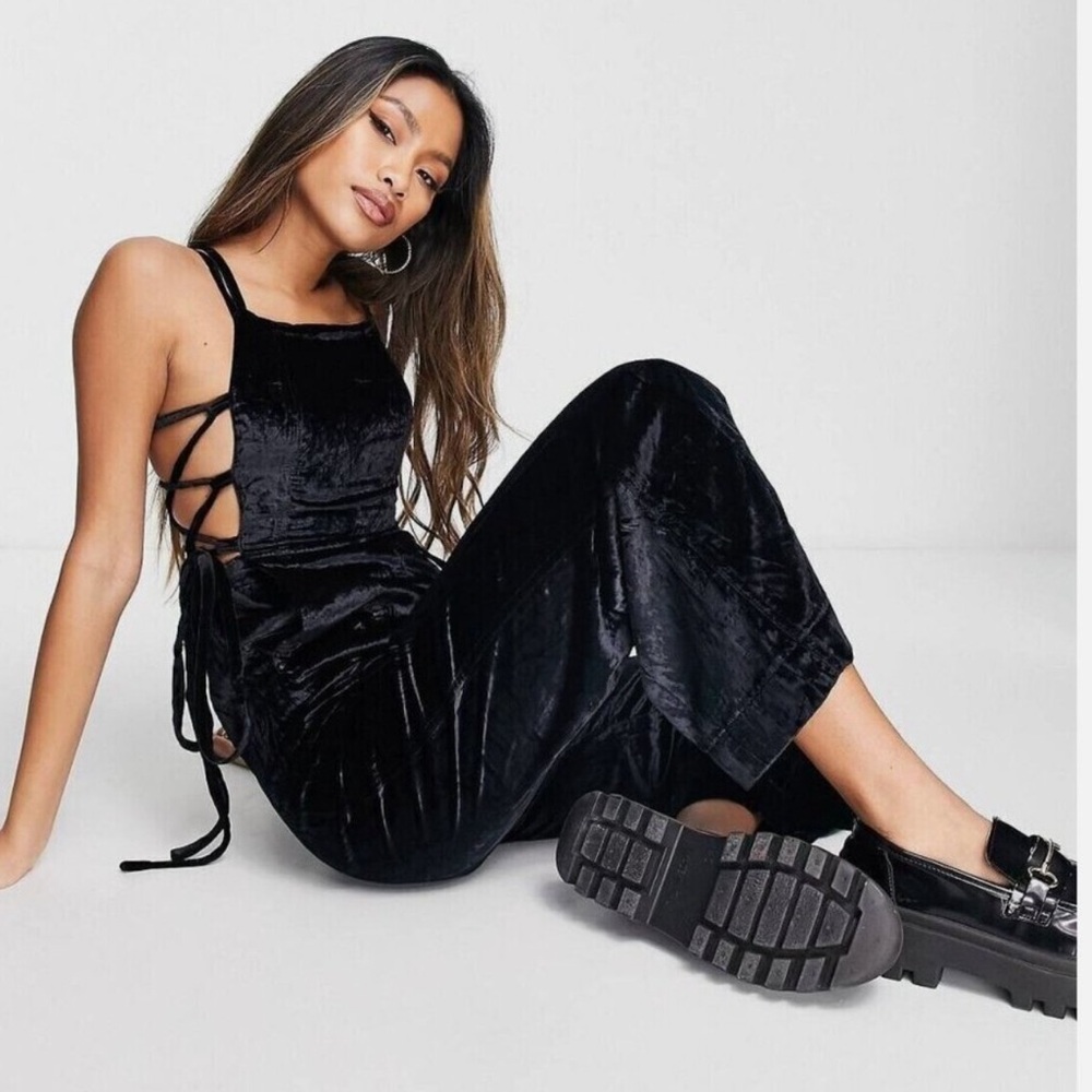 NWT FREE PEOPLE FOREVER 90s BLACK VELVET OVERALLS Size XS
